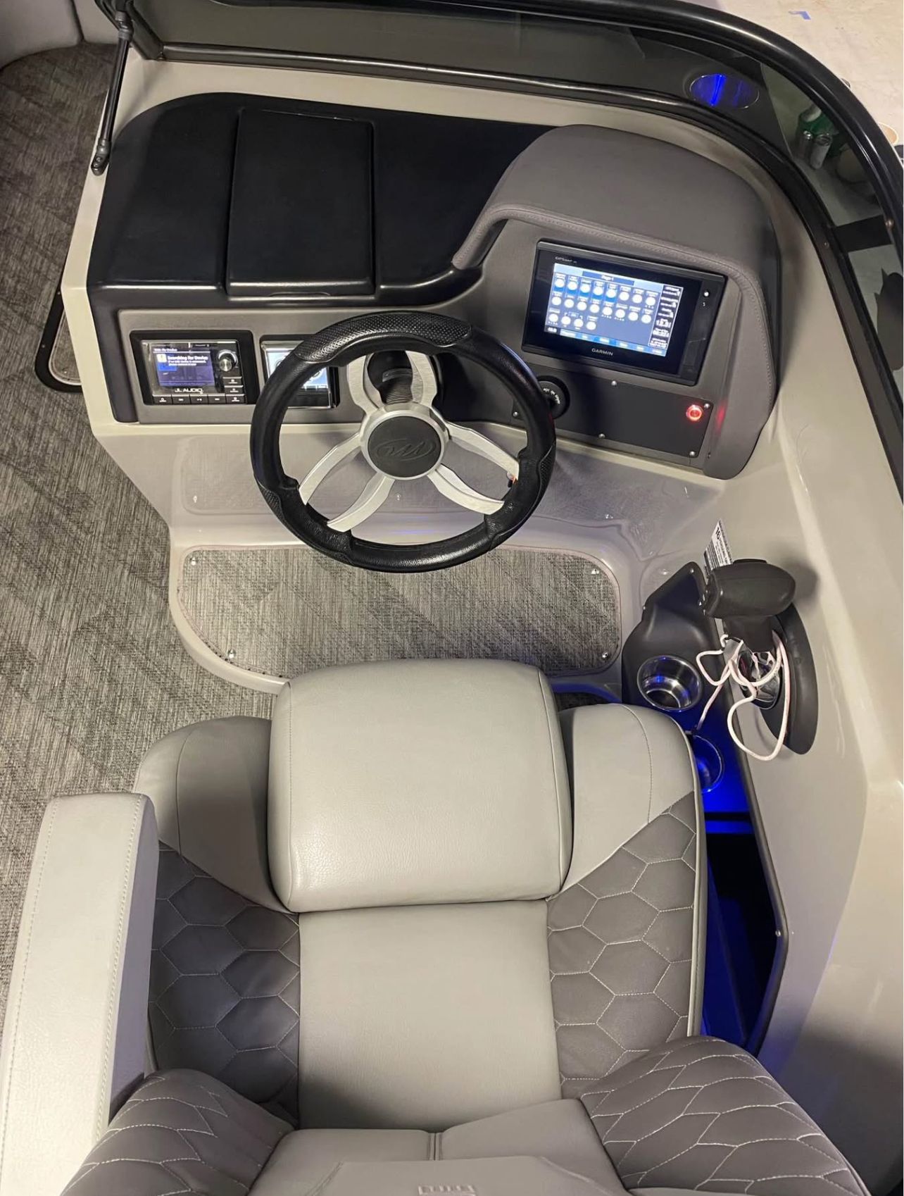The image shows the cockpit of a 2020 Manitou 27 X-Plode SHP with a modern helm.