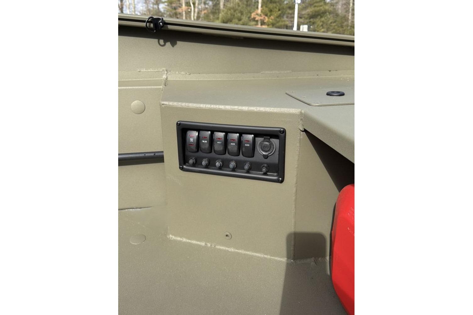 Control panel of 2026 Tracker Grizzly 1650 T Prairie Wings Edition boat.