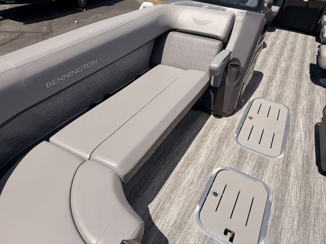 2025 Bennington M Quad Bench 24 MFB Tritoon - 8