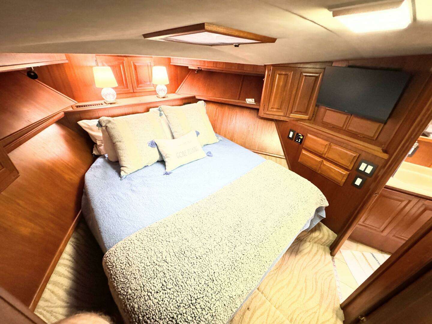 1987 Viking 48 Motor Yacht - Image 59