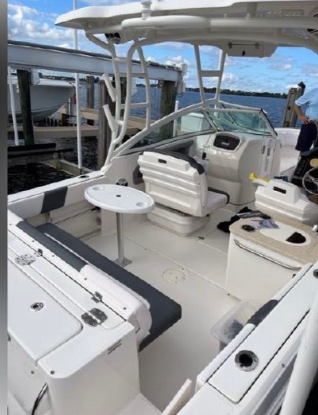 2018 Robalo R247 Dual Console - 2