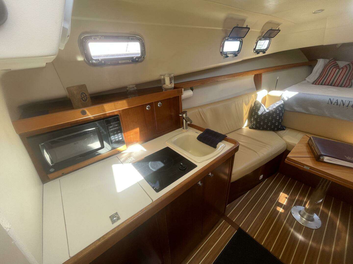 2005 Mainship 30 Pilot II - Image 17