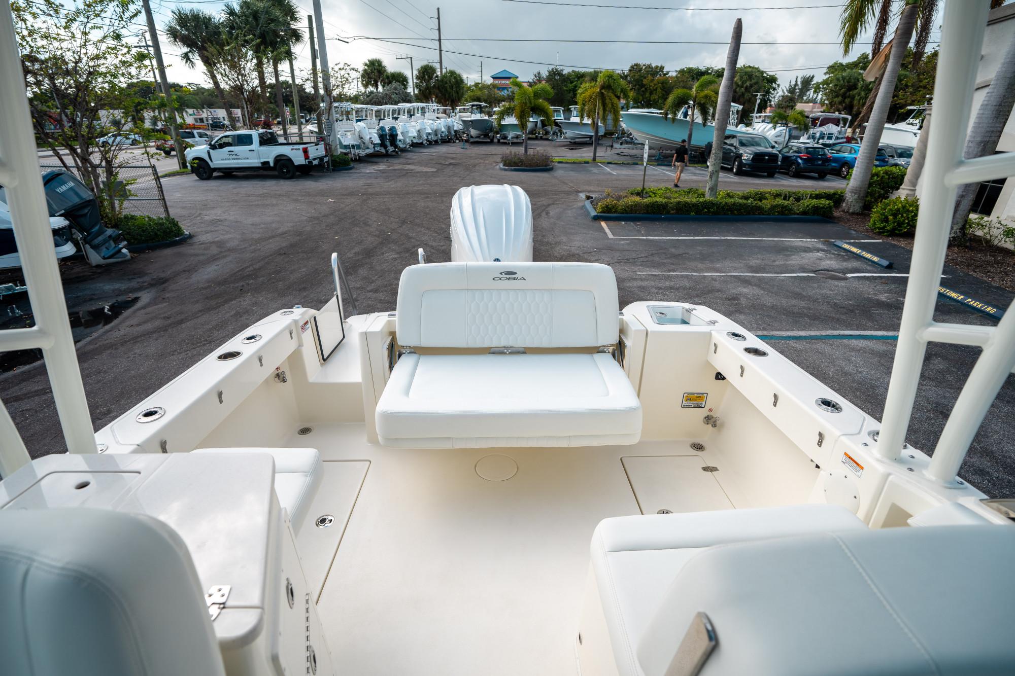 2025 Cobia 240 Dual Console - 13