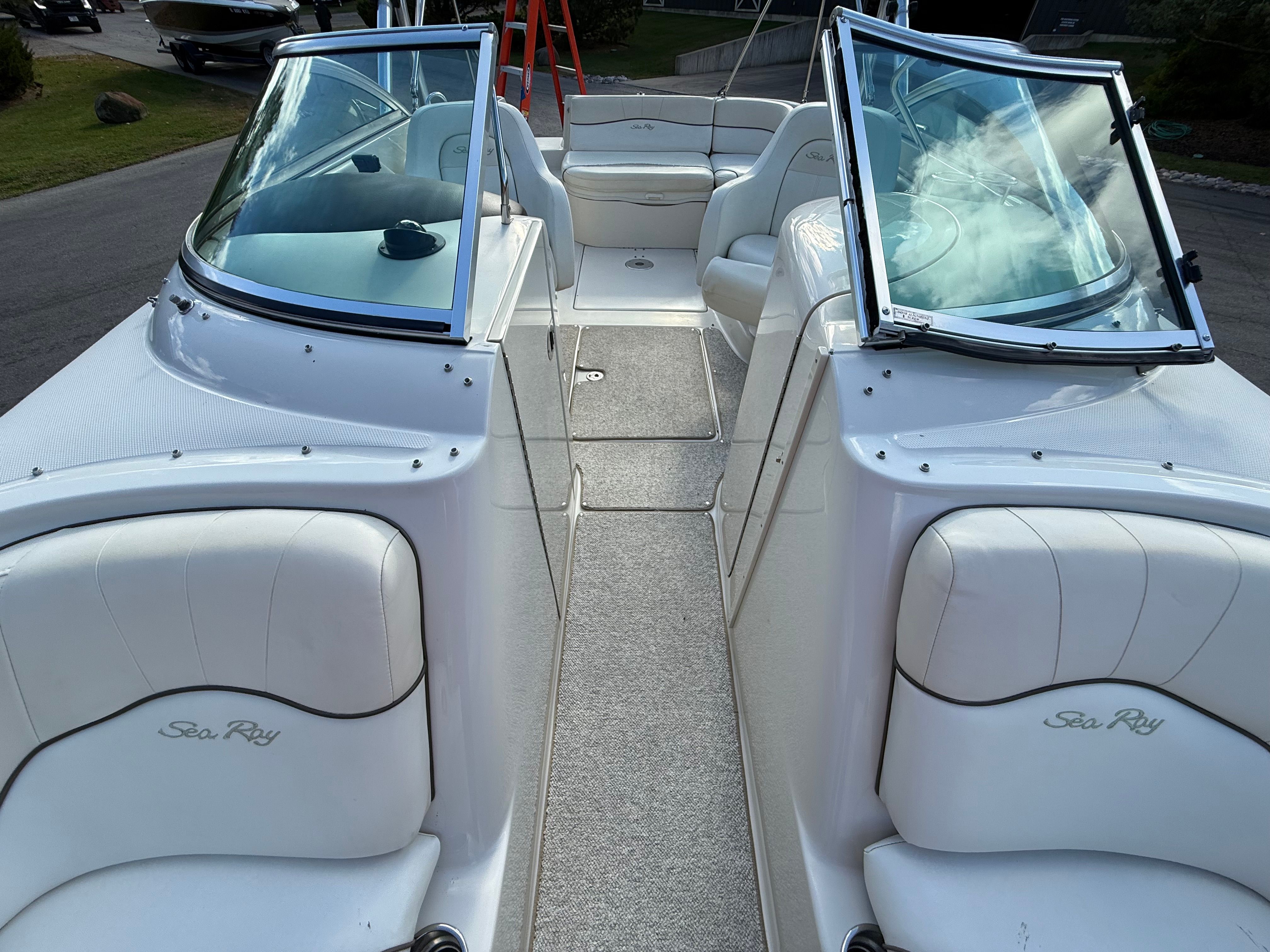 2008 Sea Ray 240 Sundeck - 14