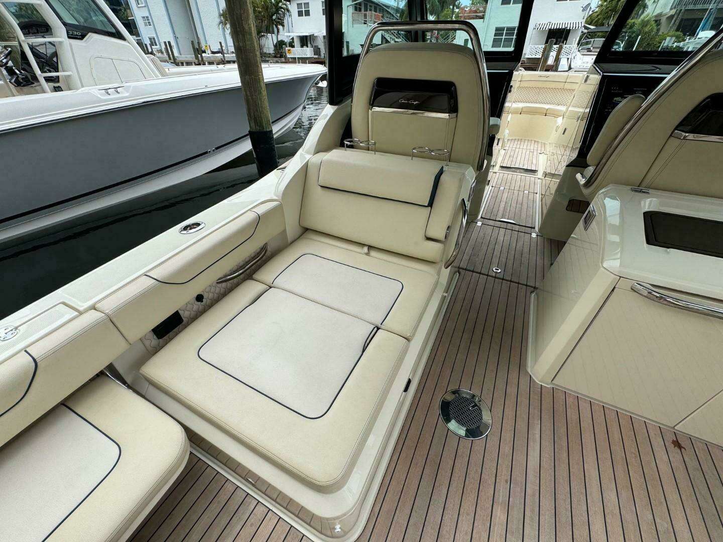 2022 Chris-Craft Calypso 35 - Image 9