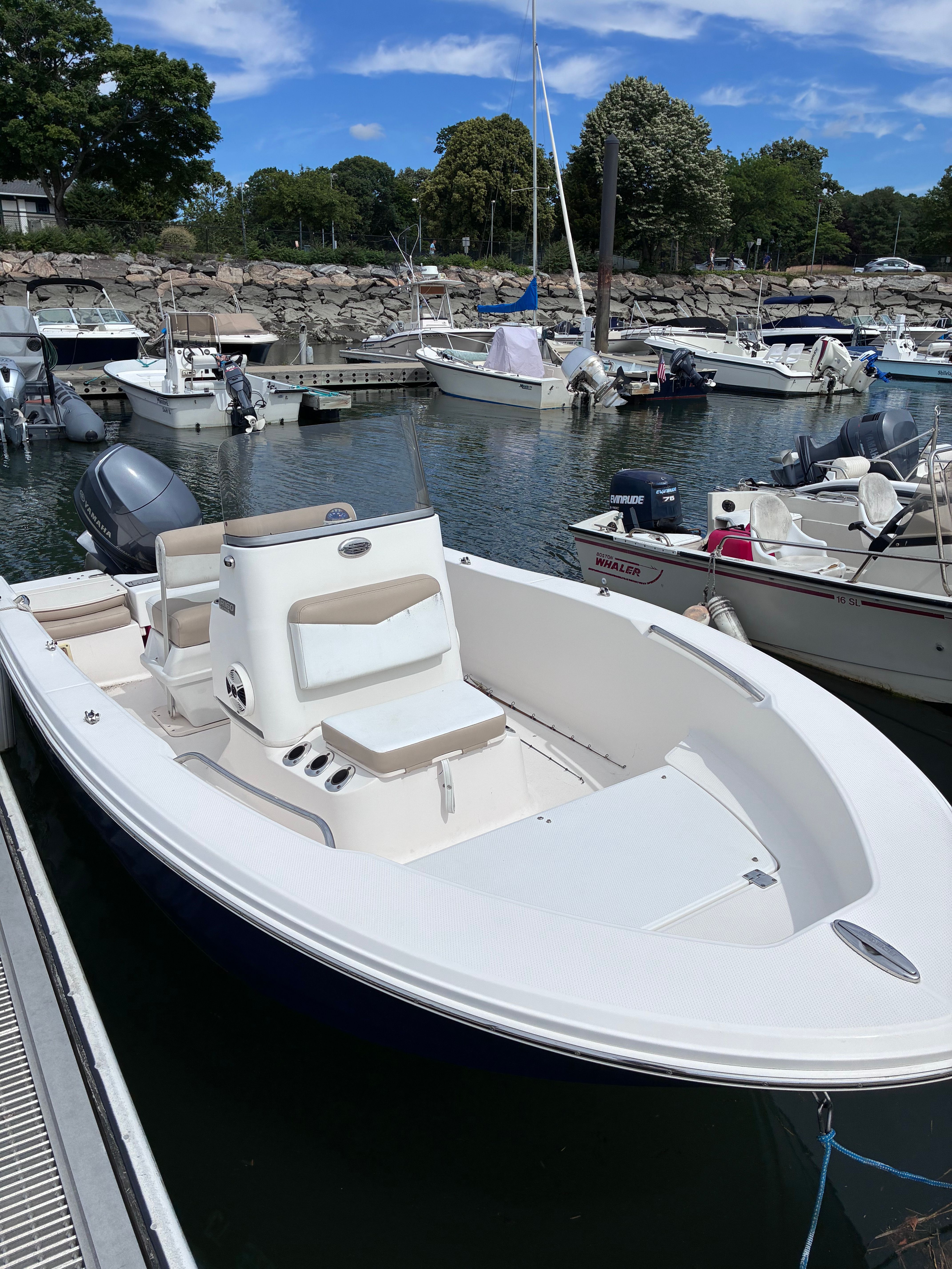 2018 Robalo R160 Center Console - 2