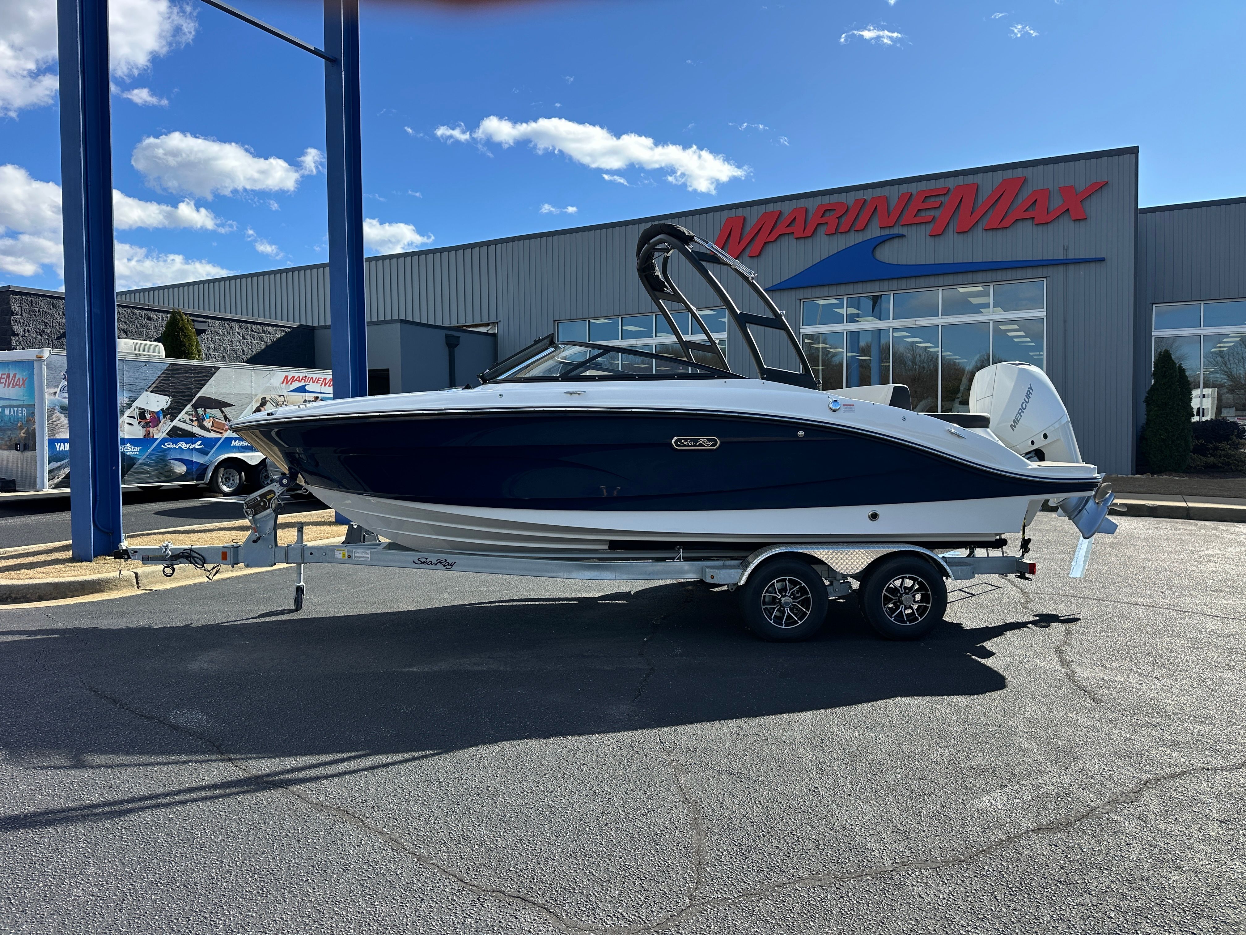 2026 Sea Ray SPX 210 Outboard