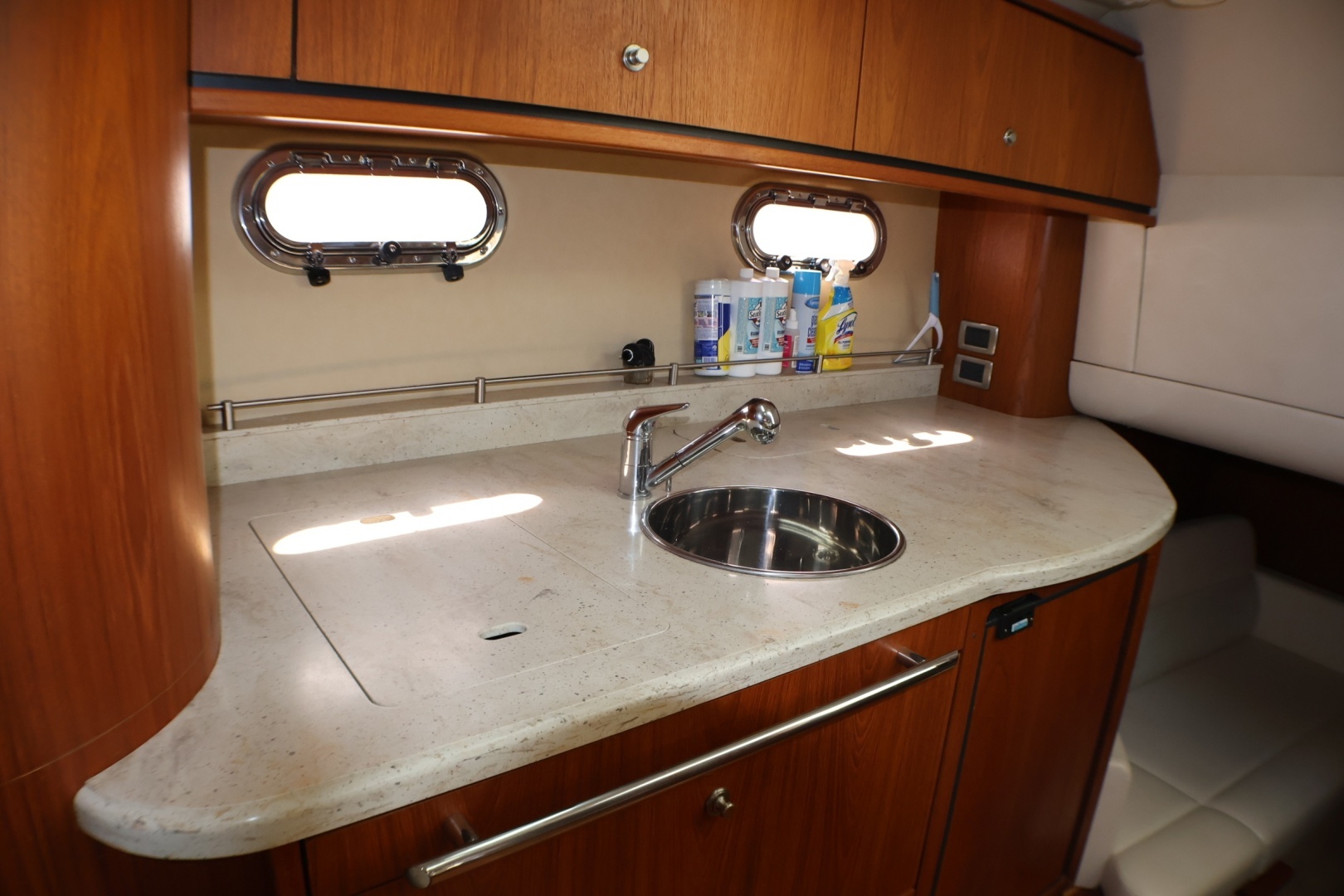 2009 Tiara Yachts 3500 Sovran - Image 17