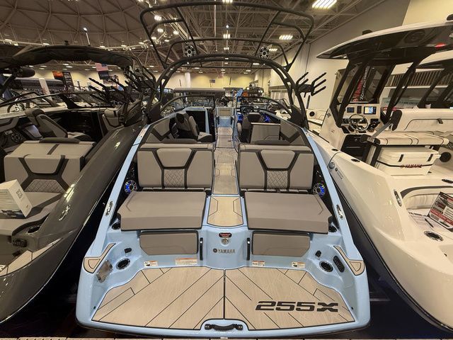 2025 Yamaha Boats 255XD - 4