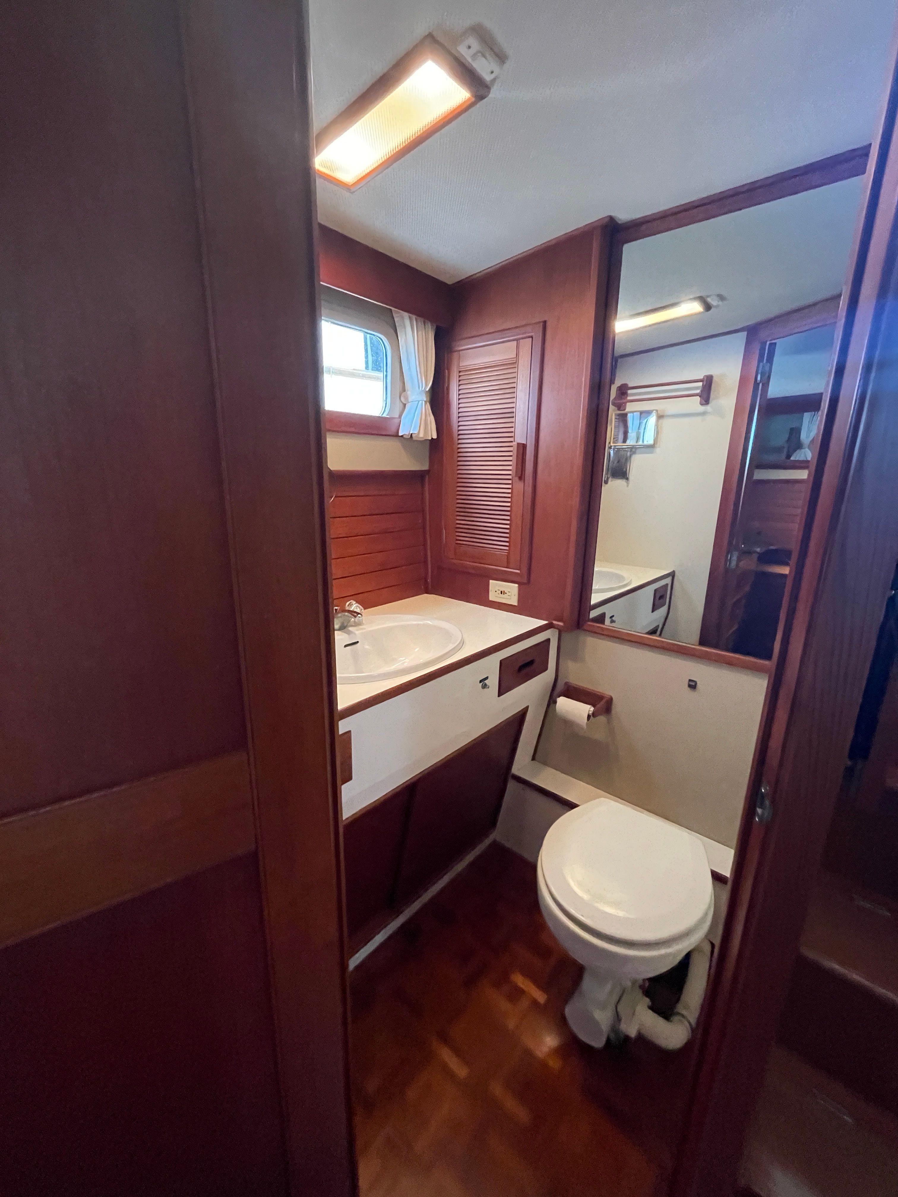 1985 Grand Banks 42 Motor Yacht - 58