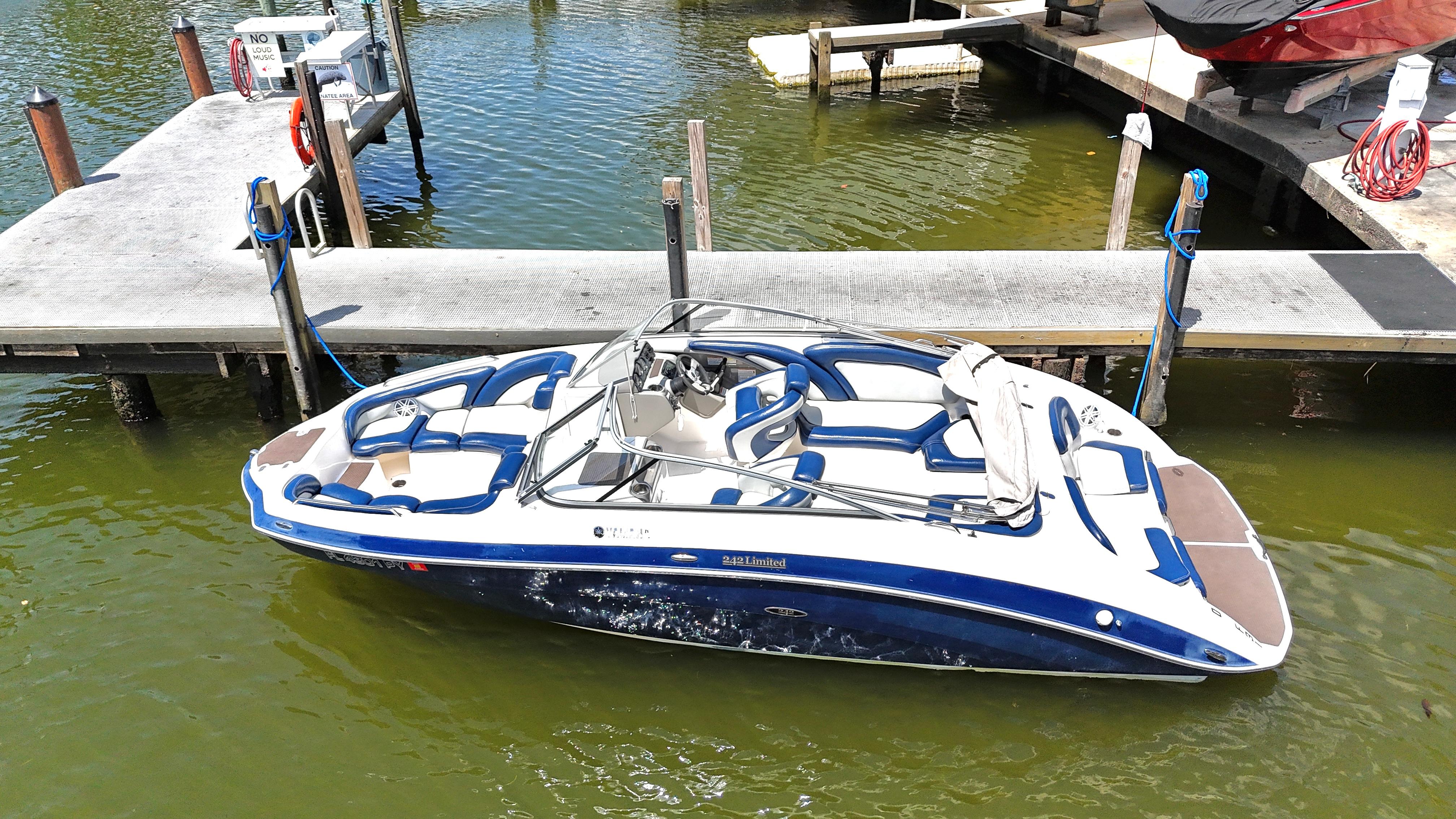 2011 Yamaha Boats 242 Limited
