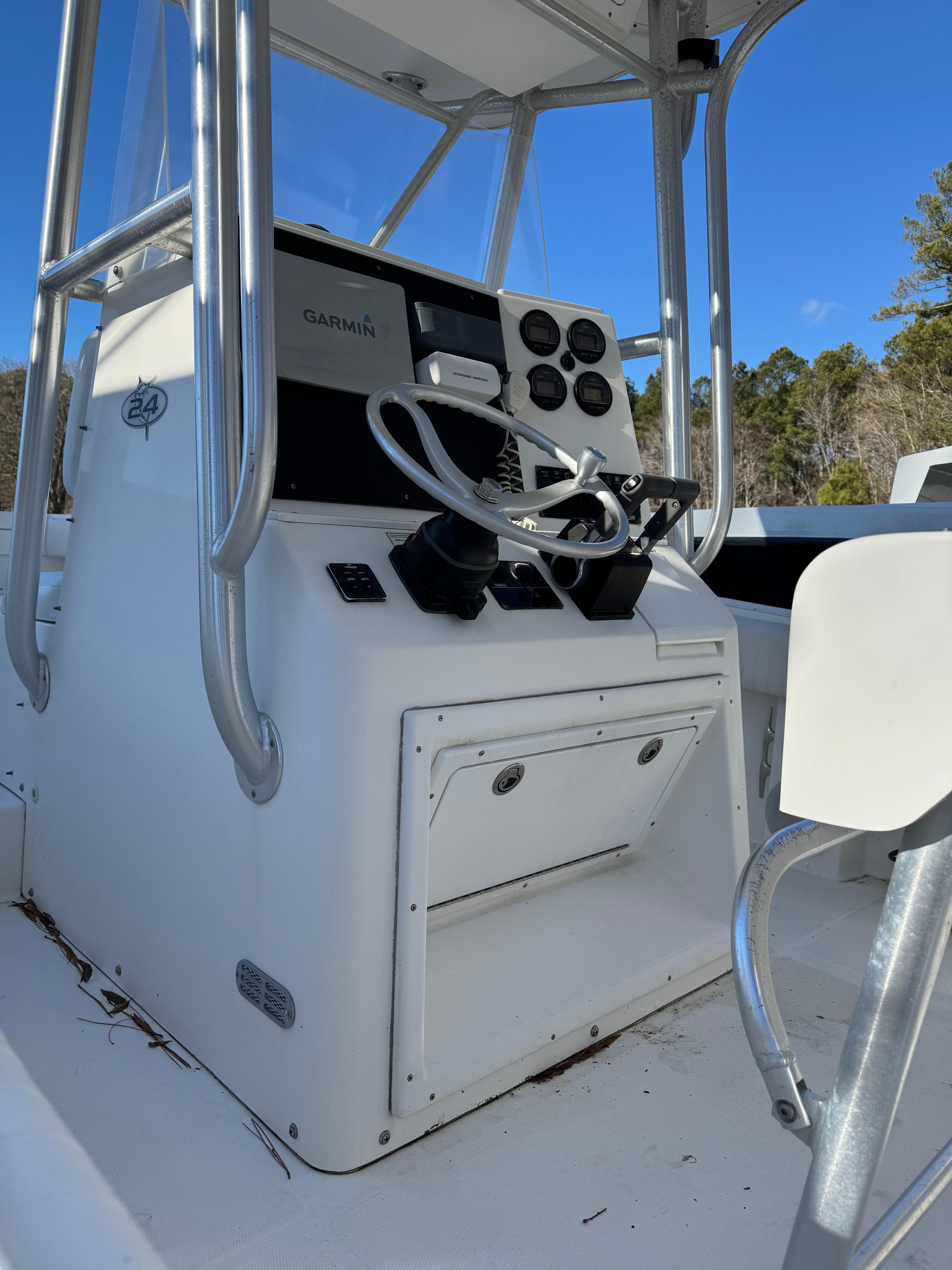 2004 Regulator 24 Forward Seating - 5