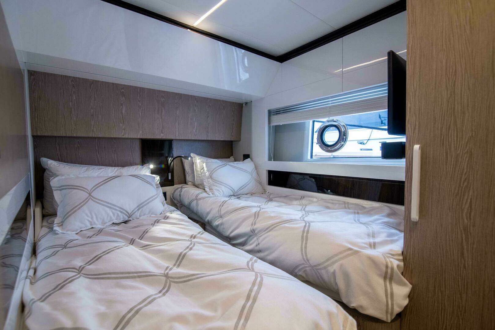 2019 Azimut S7 - Image 32
