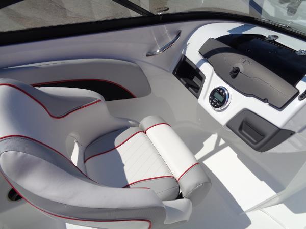 2023 Tahoe 210 Si boat interior with white and red captain's chair and dashboard.