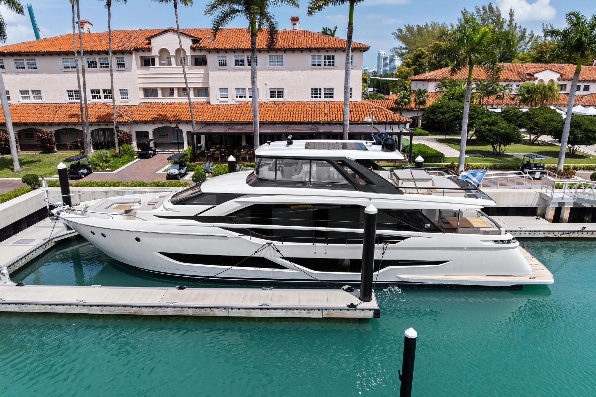 2023 Ferretti Yachts 860