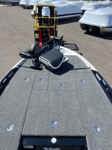 2026 Bass Cat Cougar FTD SP boat deck with trolling motor, parked in a marina.