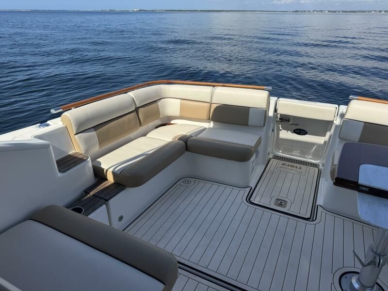 2014 Tiara Yachts 3100 Coronet - 7