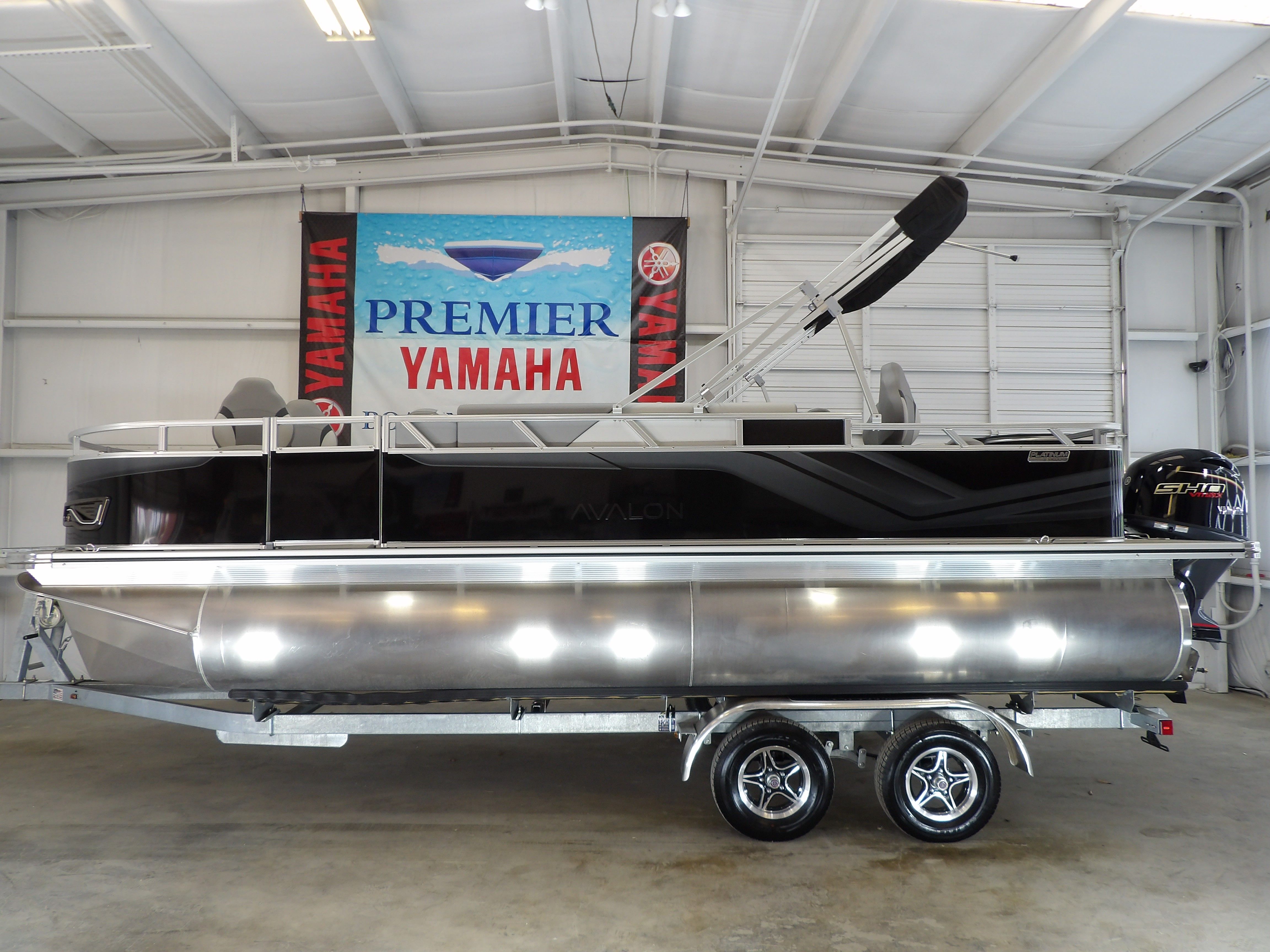 2026 Avalon Venture 85 Rear Fish - 21' - 12