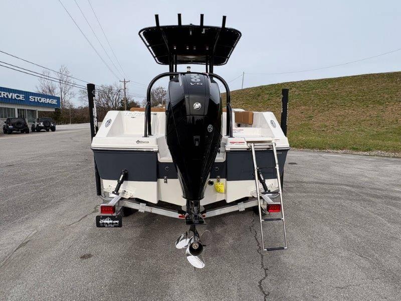 2025 Robalo R202 Explorer - 31