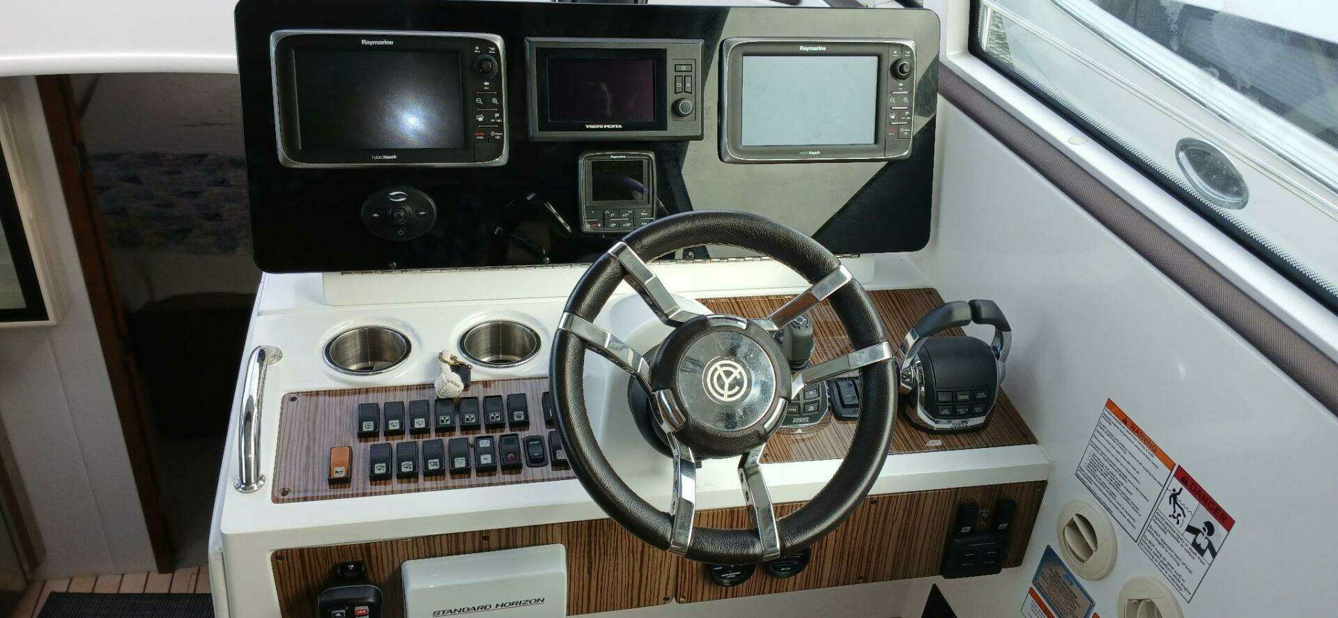2014 Cruisers Yachts — - Image 2