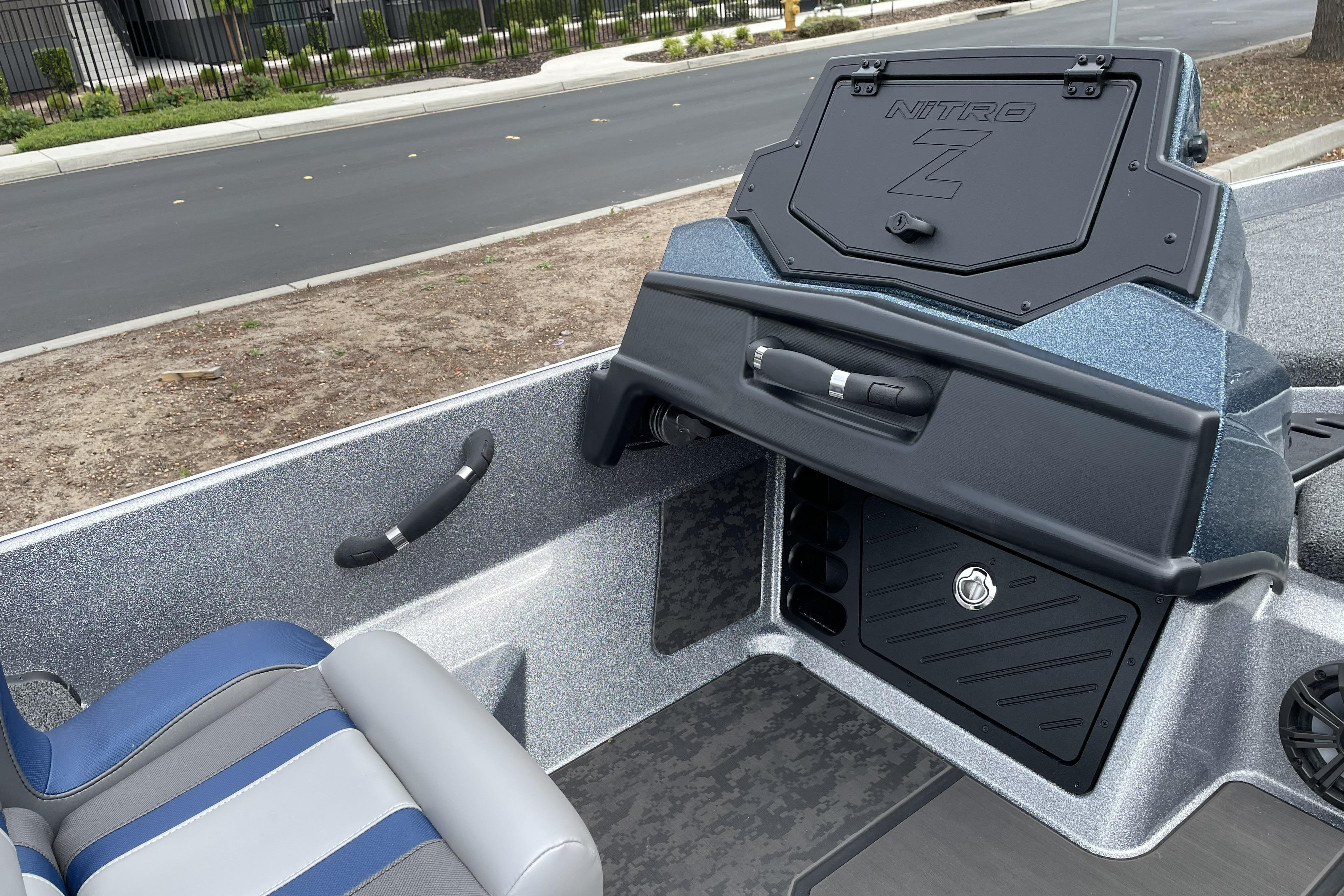 2026 Nitro Z21 XL boat interior with sleek dashboard and comfortable seating.