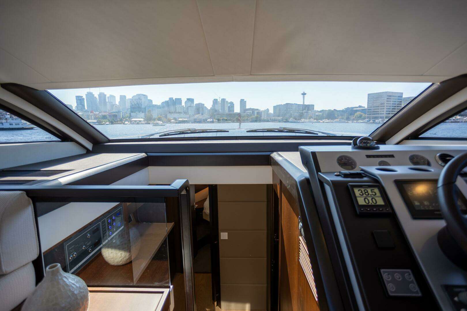 2025 Fairline Squadron 50 - Image 10