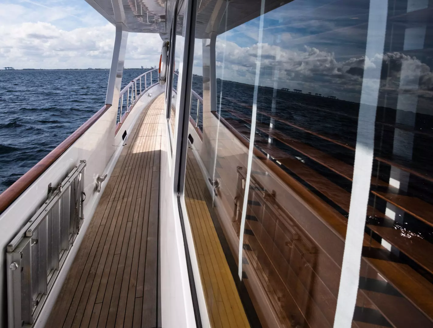 1999 Palmer Johnson Motor Yacht - Image 38