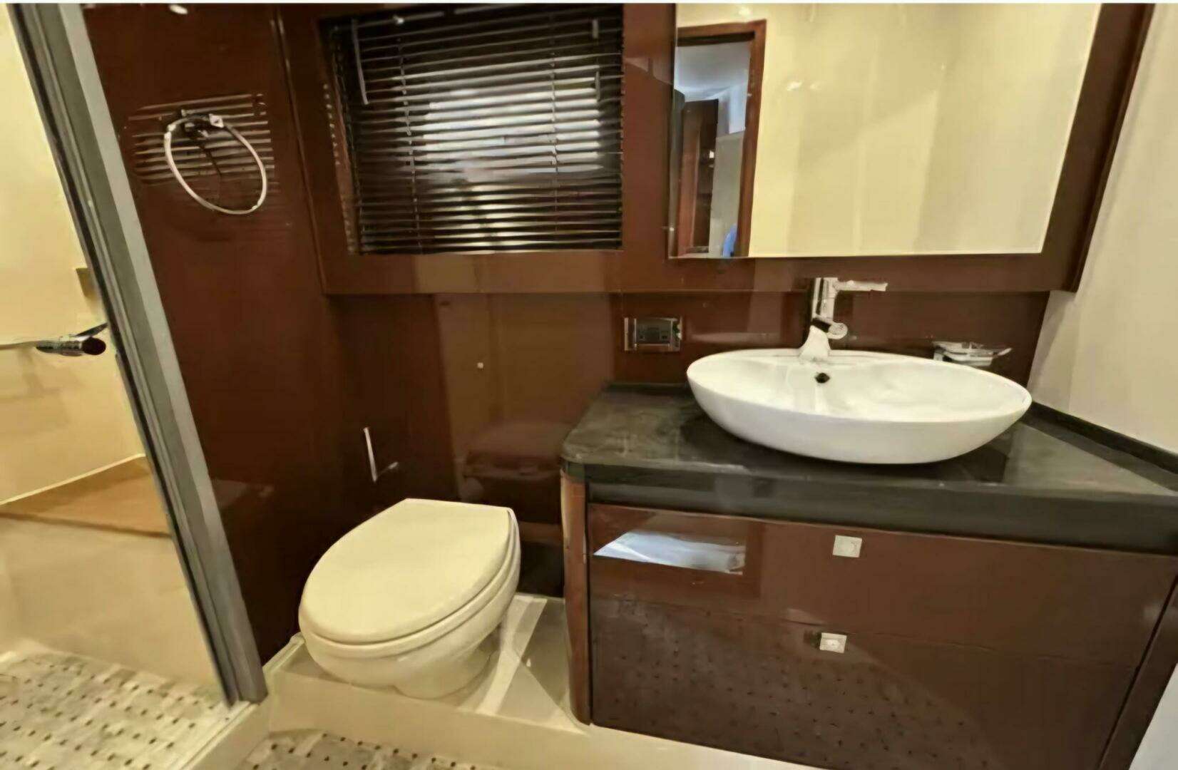 2017 Sea Ray 51 Fly - Image 12