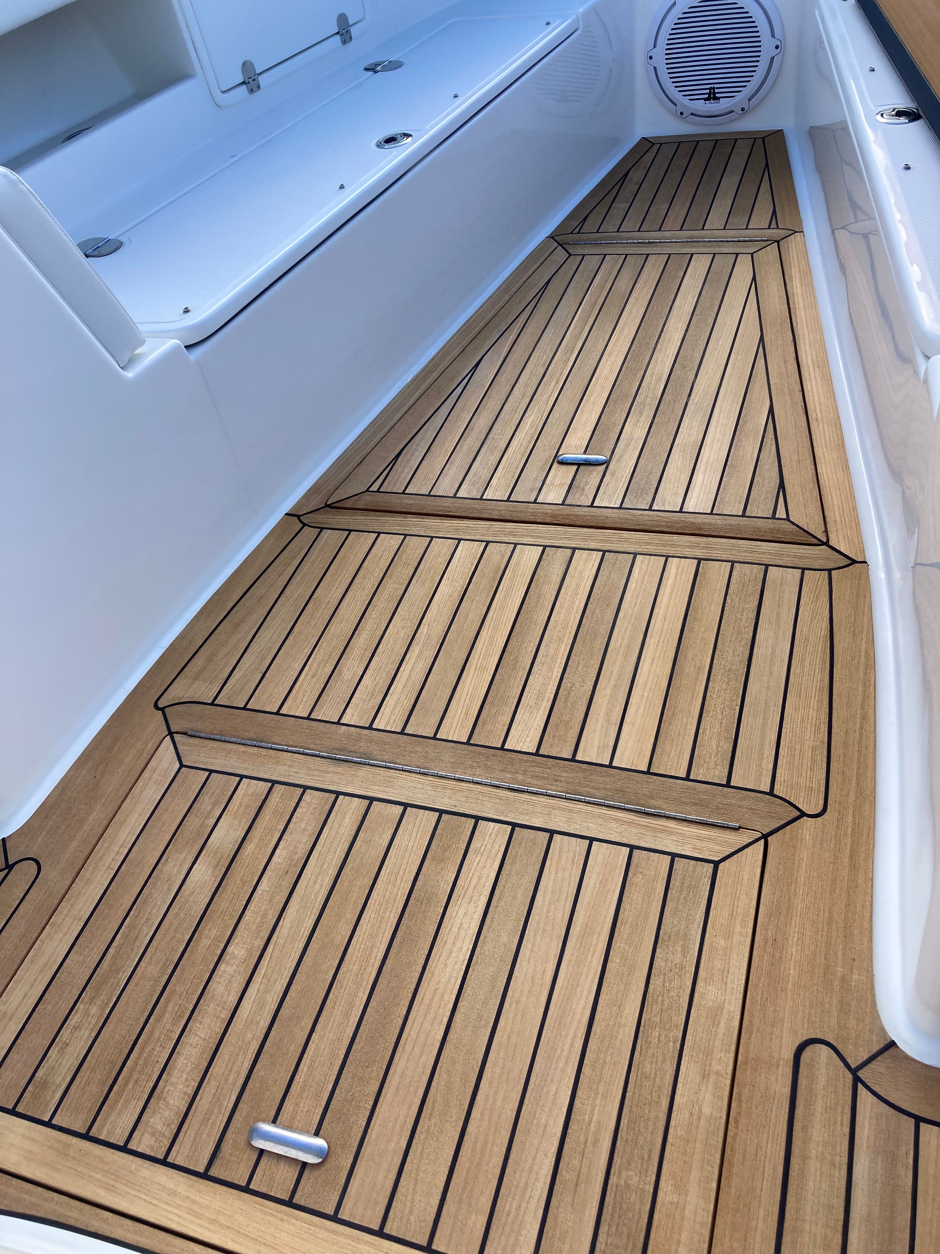 Venture CC 2019 boat with wooden deck and speaker.