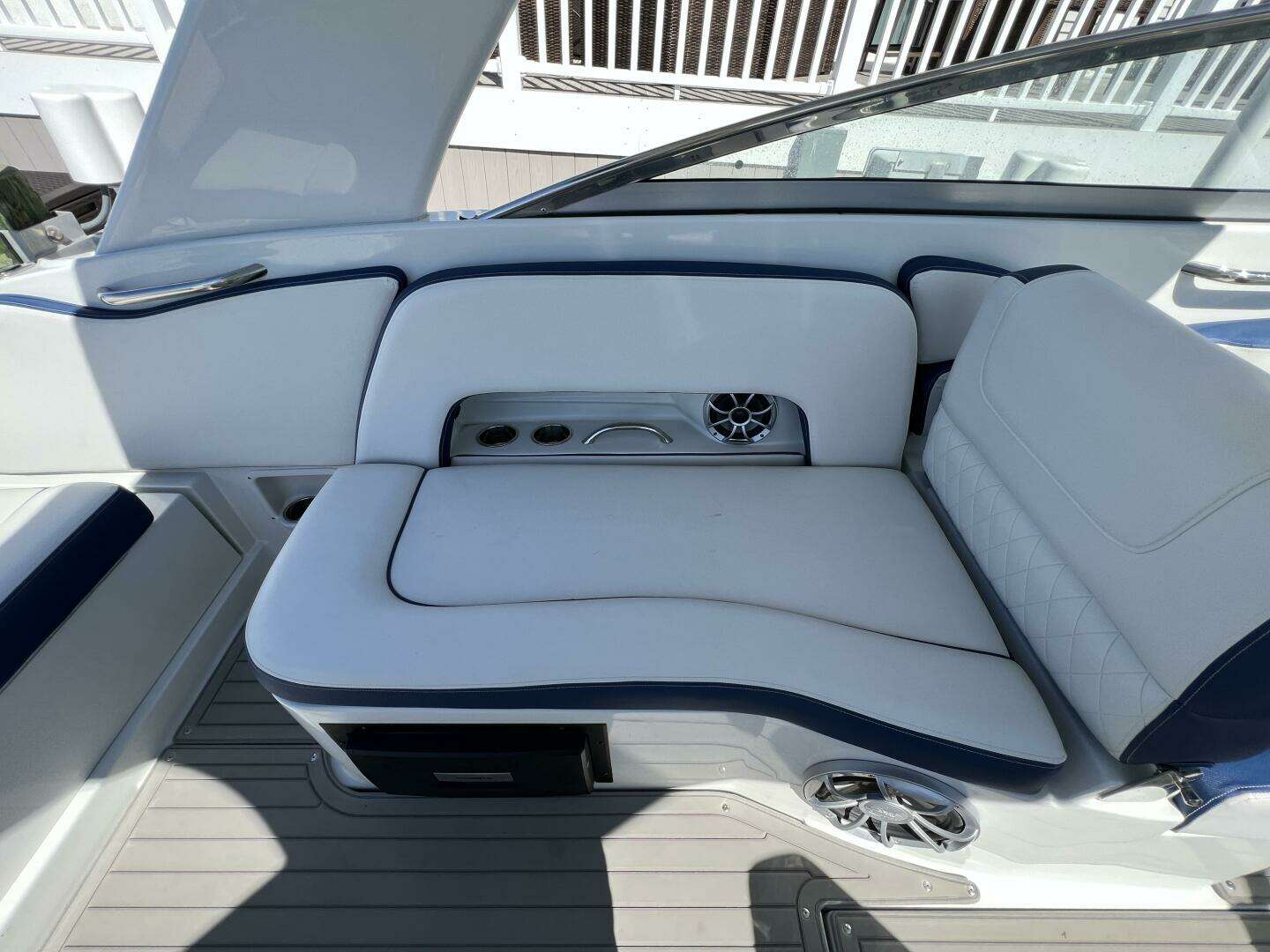 2022 Crownline E305 XS - Image 24