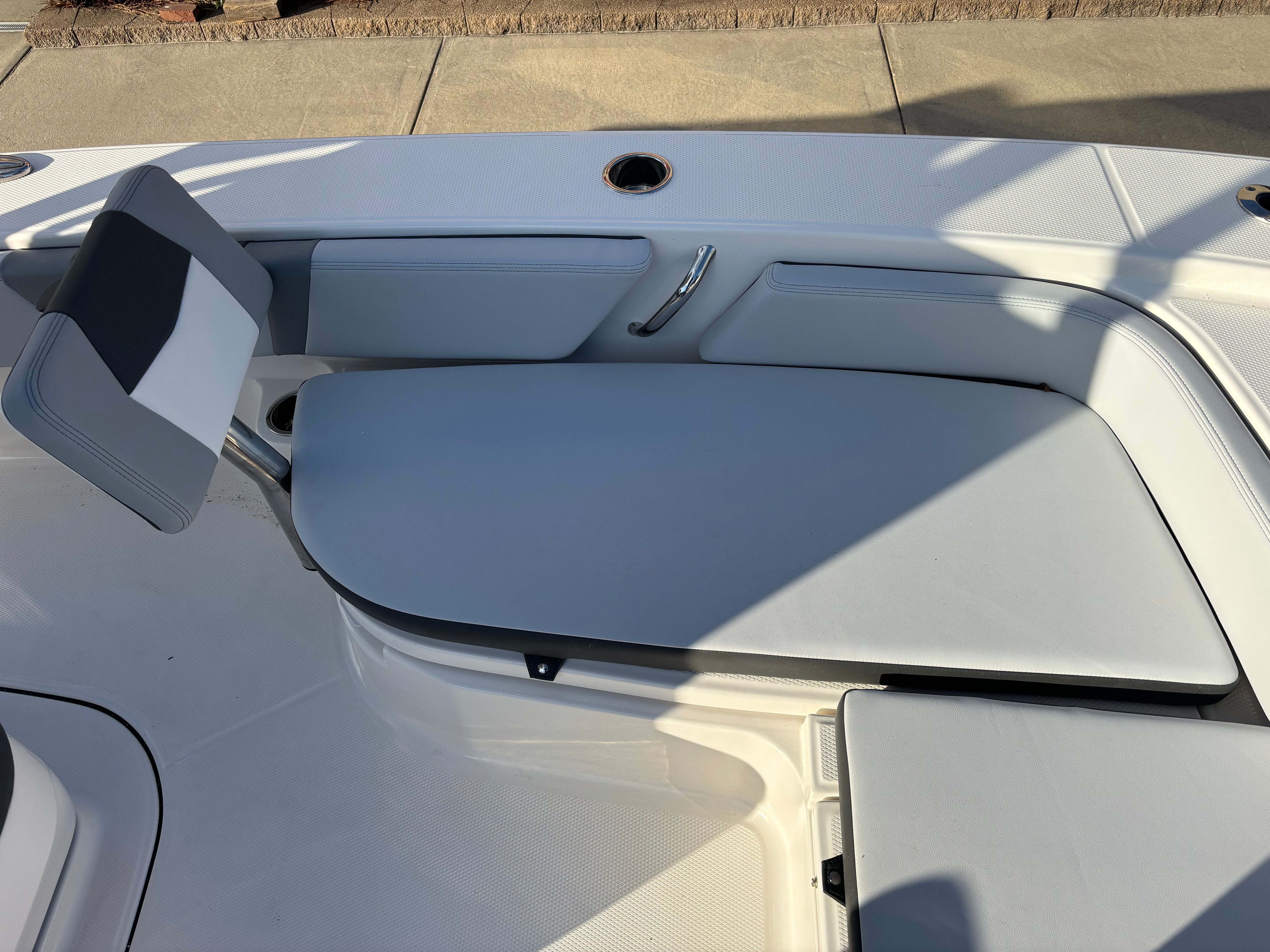2026 ROBALO 246 CAYMAN - Image 7