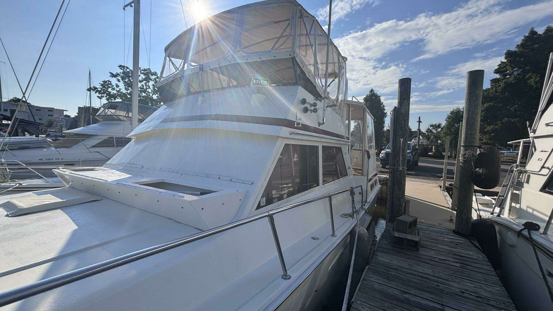 1988 Viking Motor Yacht - Image 5