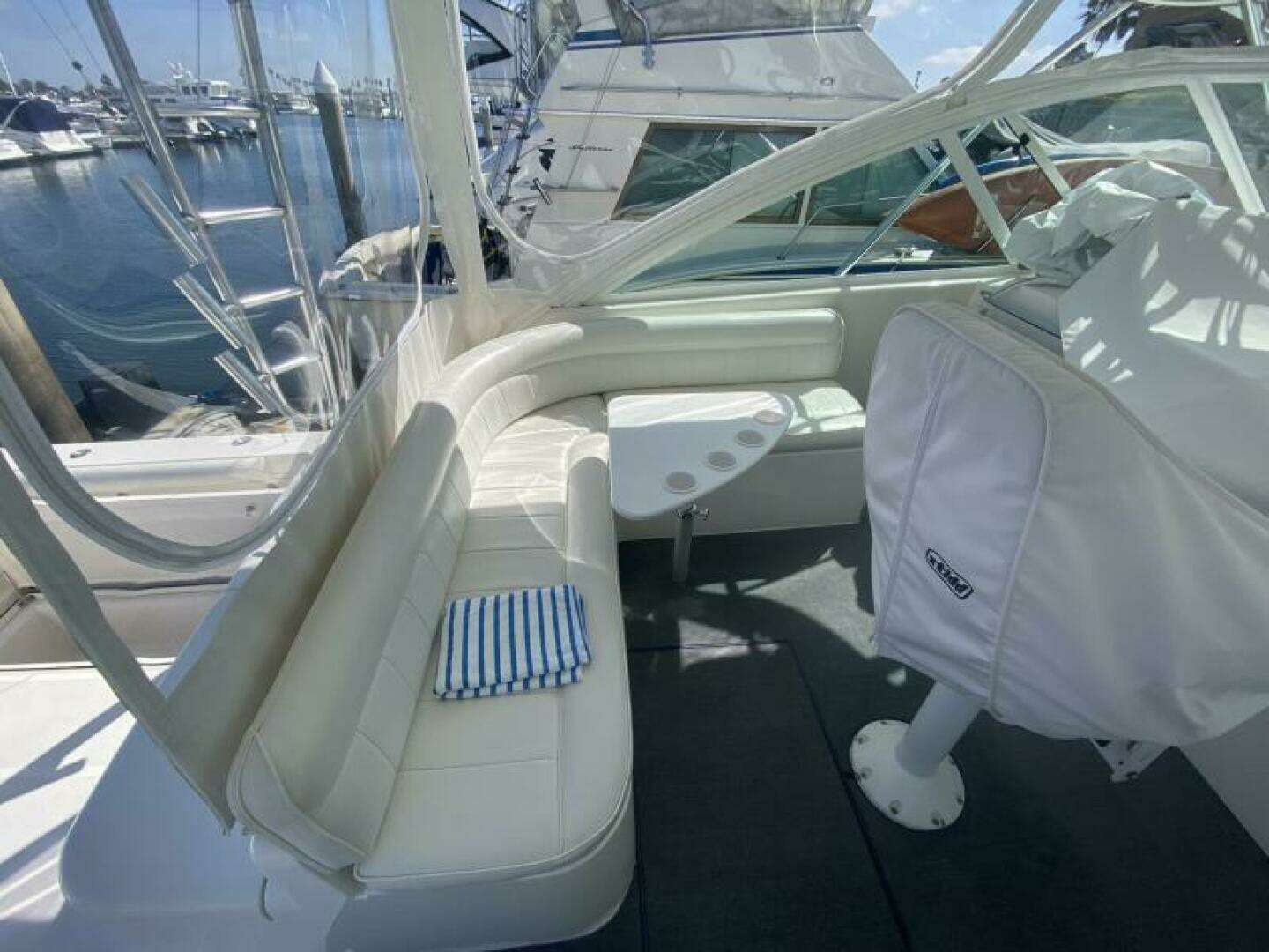 2006 Cabo 40 Express - Image 24