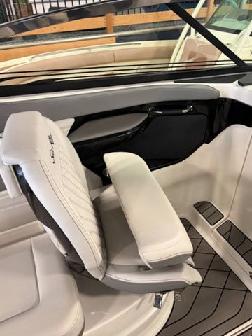 2023 Sea Ray SLX 260 - 9