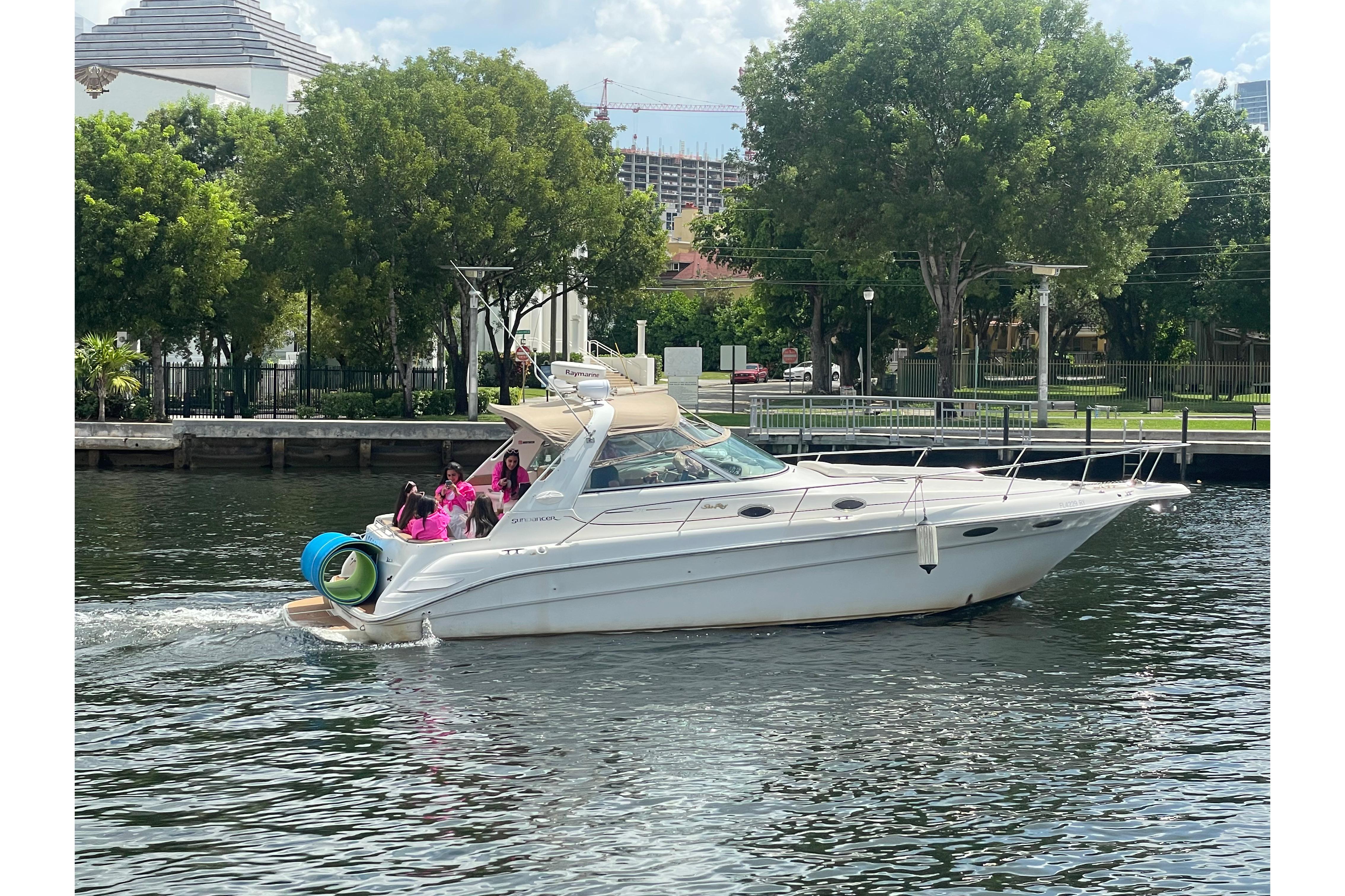 1998 Sea Ray Sundancer 330