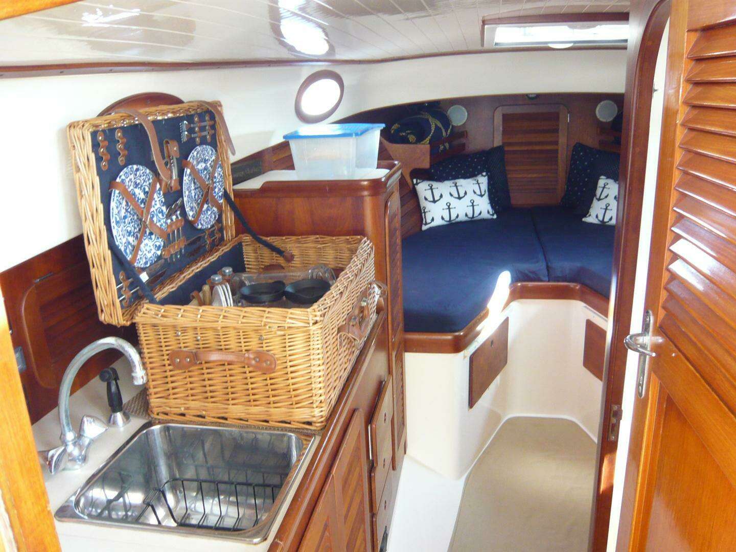 1998 Hinckley 36 Classic - Image 19