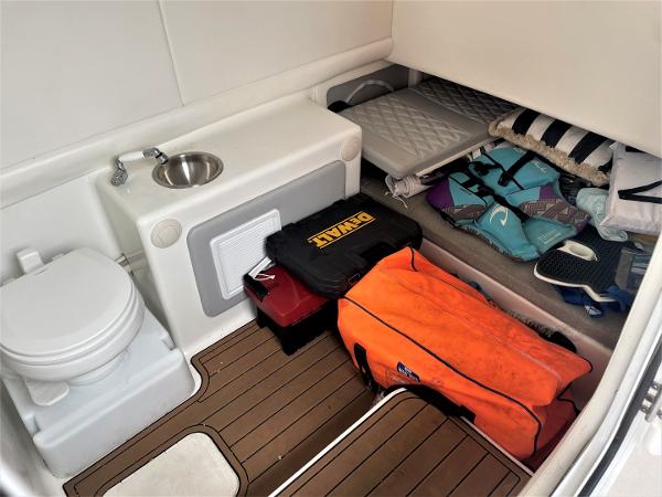 2020 Front Runner 39 Center Console - 52
