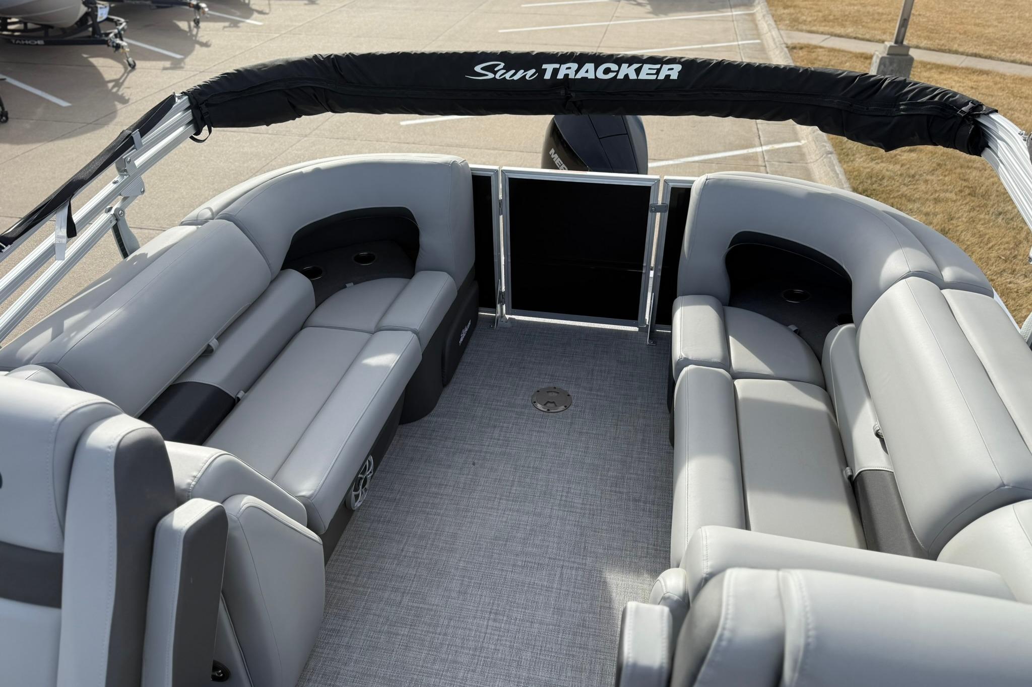 2026 Sun Tracker Party Barge 22 XP3