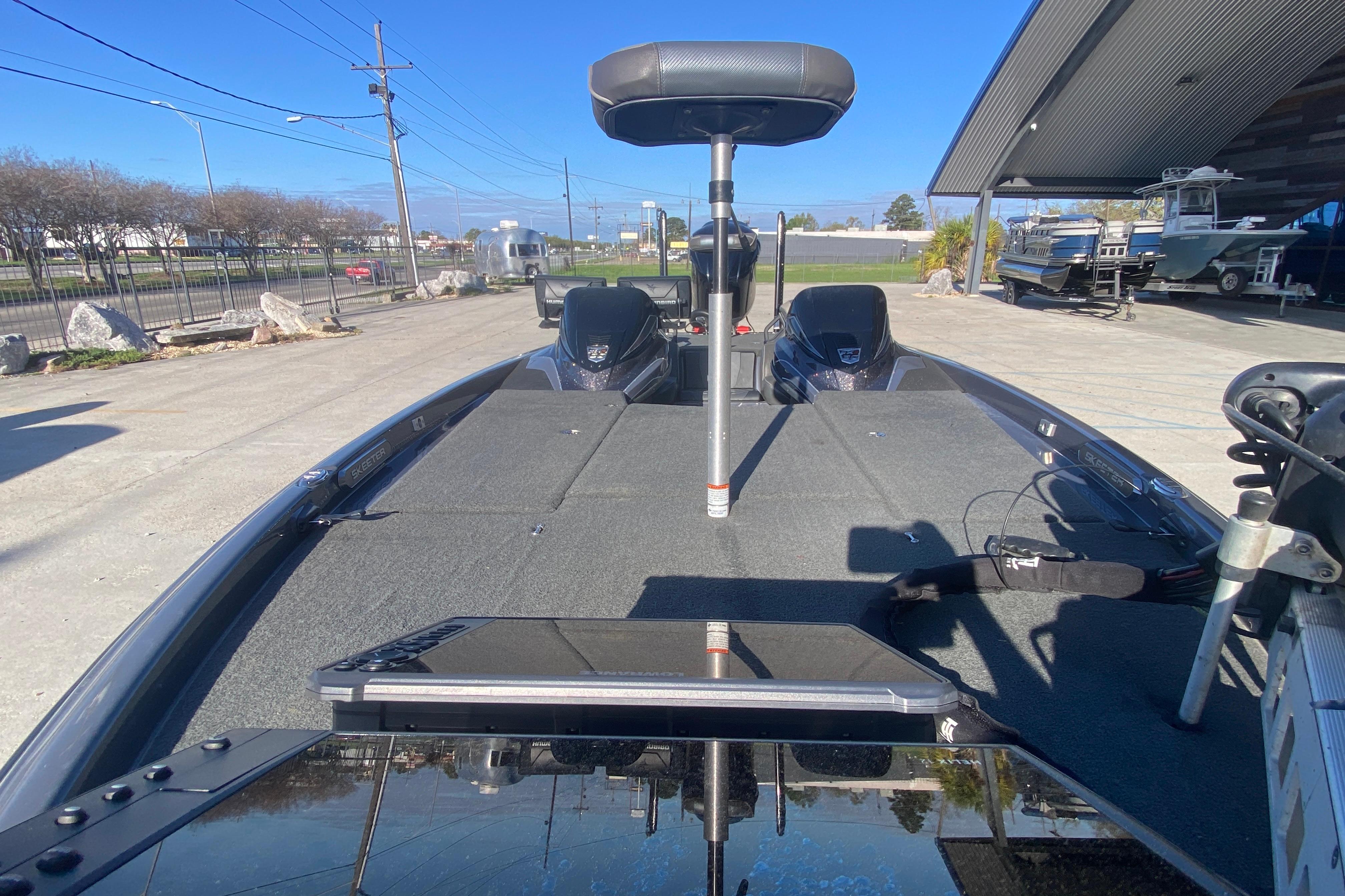 2020 Skeeter FXR20 Limited boat with spacious deck and modern equipment.