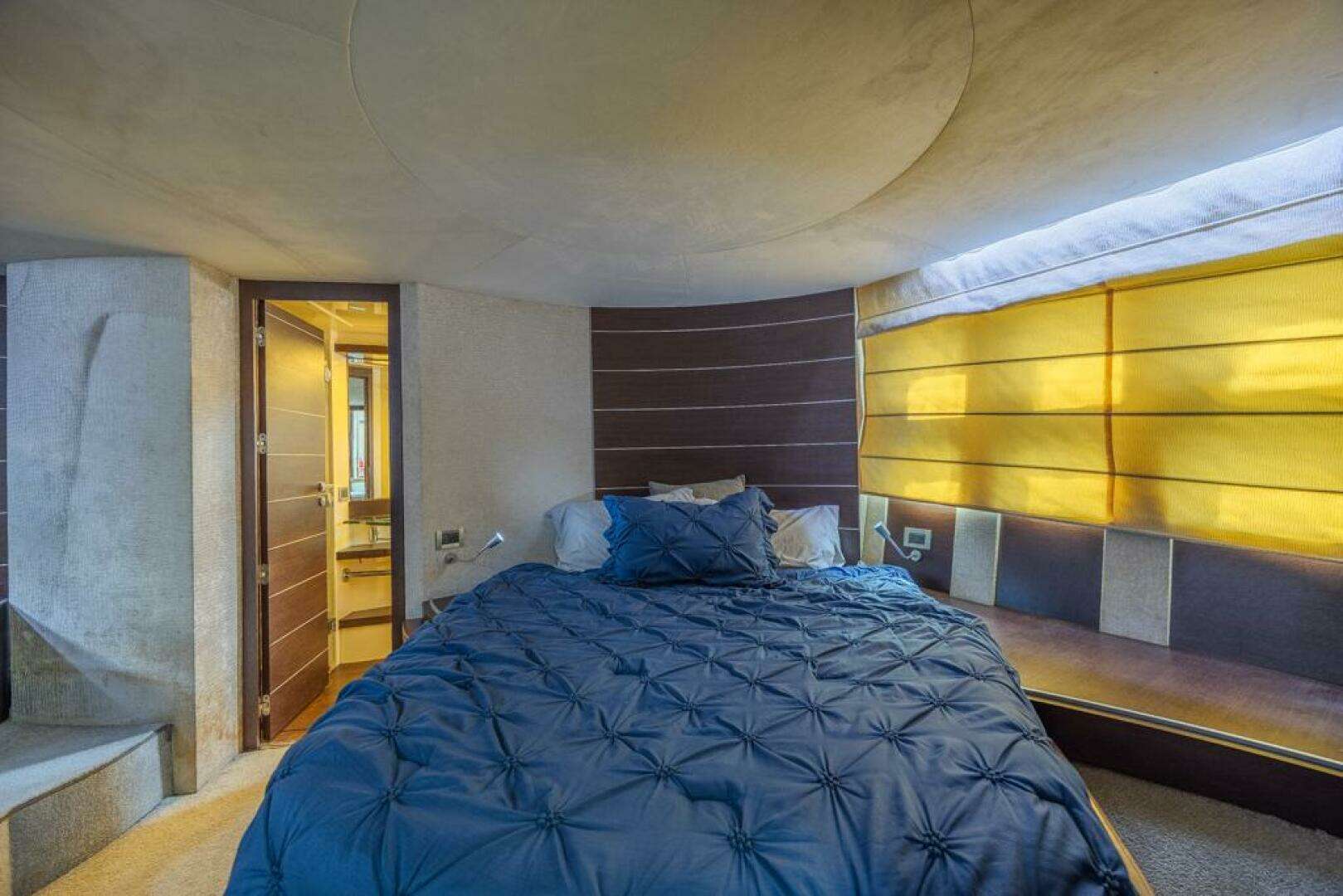 2009 Azimut 68S - Image 28