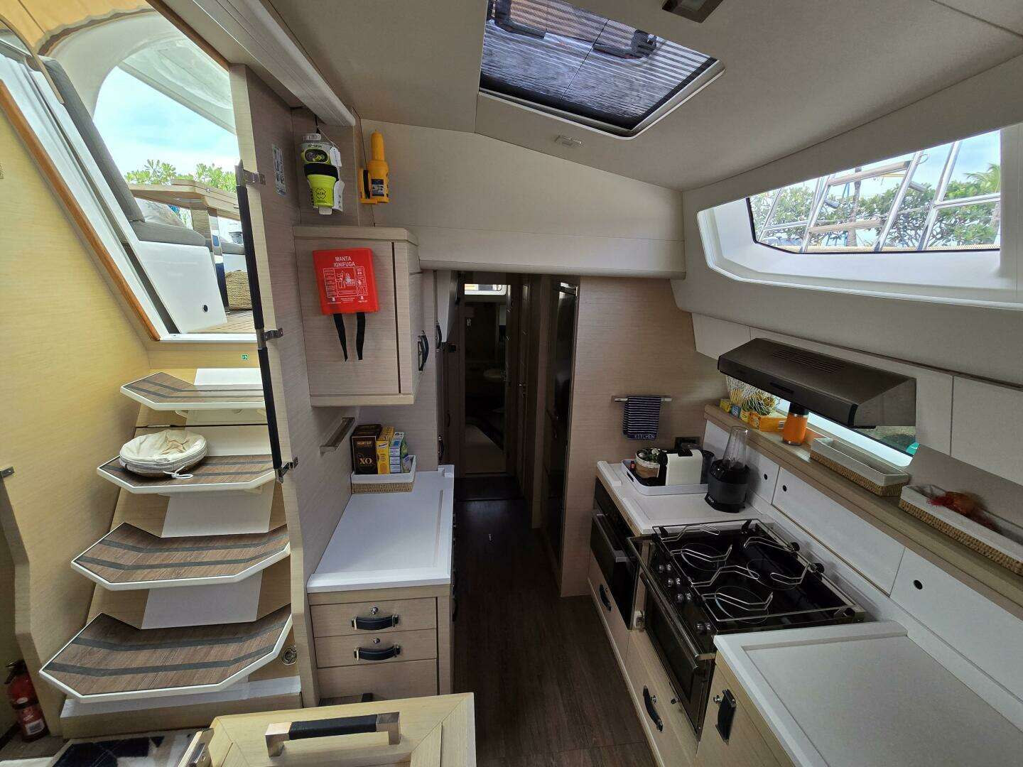 2023 Jeanneau 65 - Image 14
