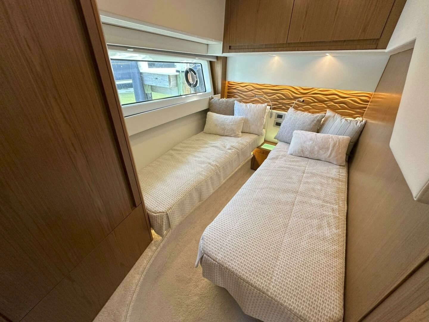 2025 Tiara Yachts EX 60 - Image 10