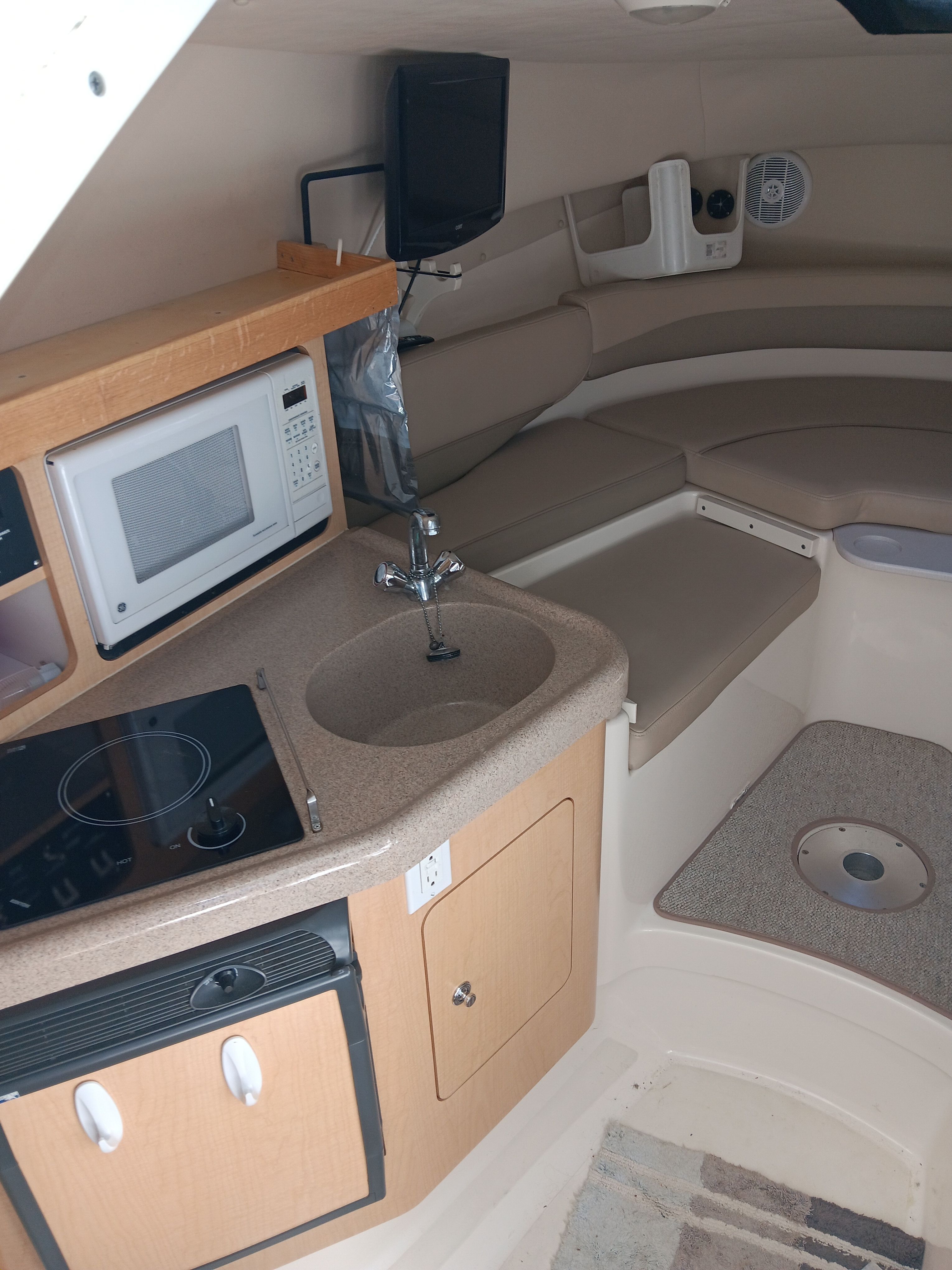 2004 Boston Whaler 275 Conquest - 8