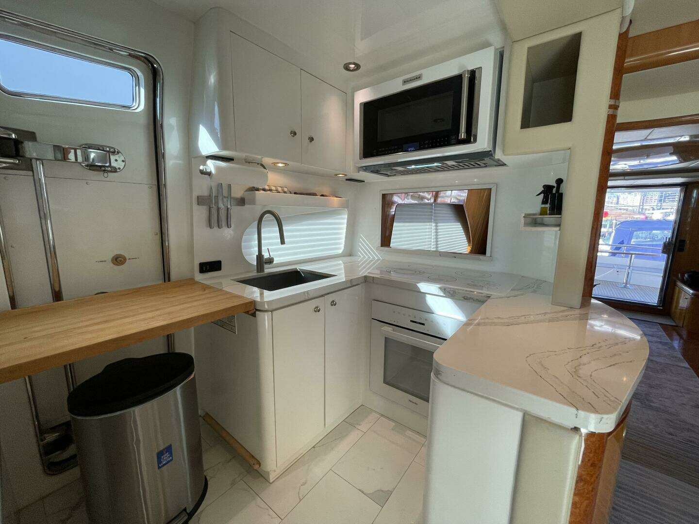 1999 Horizon 70 MY - Image 11