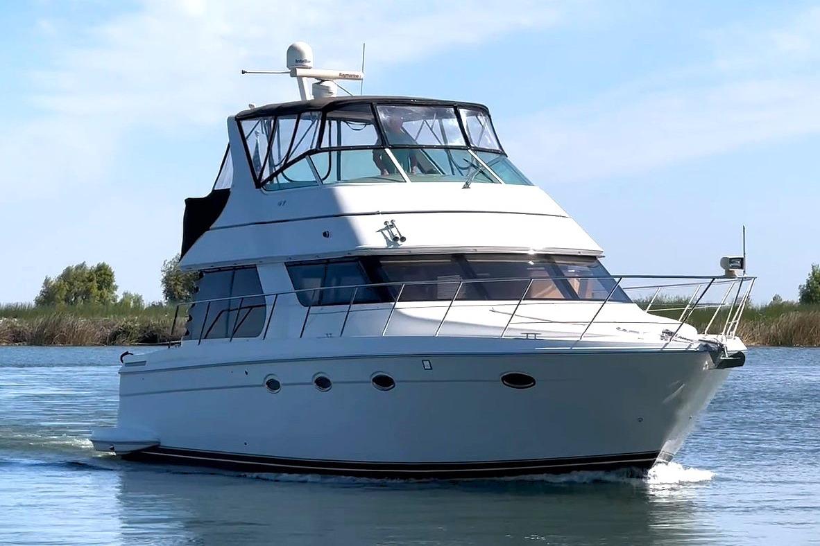 2006 Carver 46 Voyager
