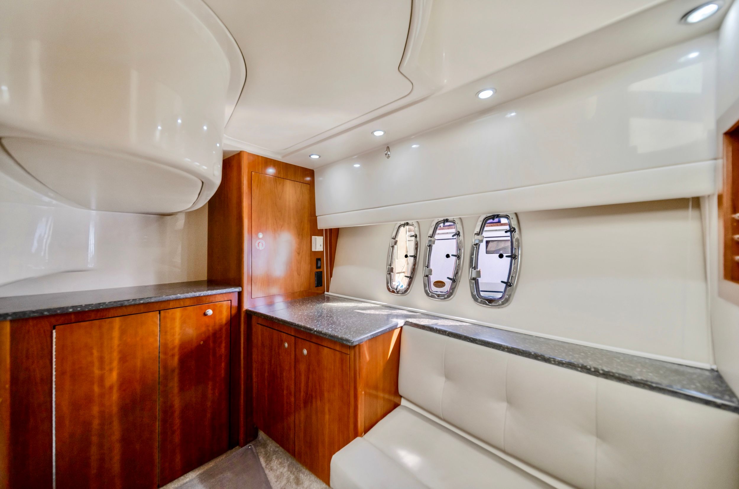 2007 Cruisers Yachts 447 - 7