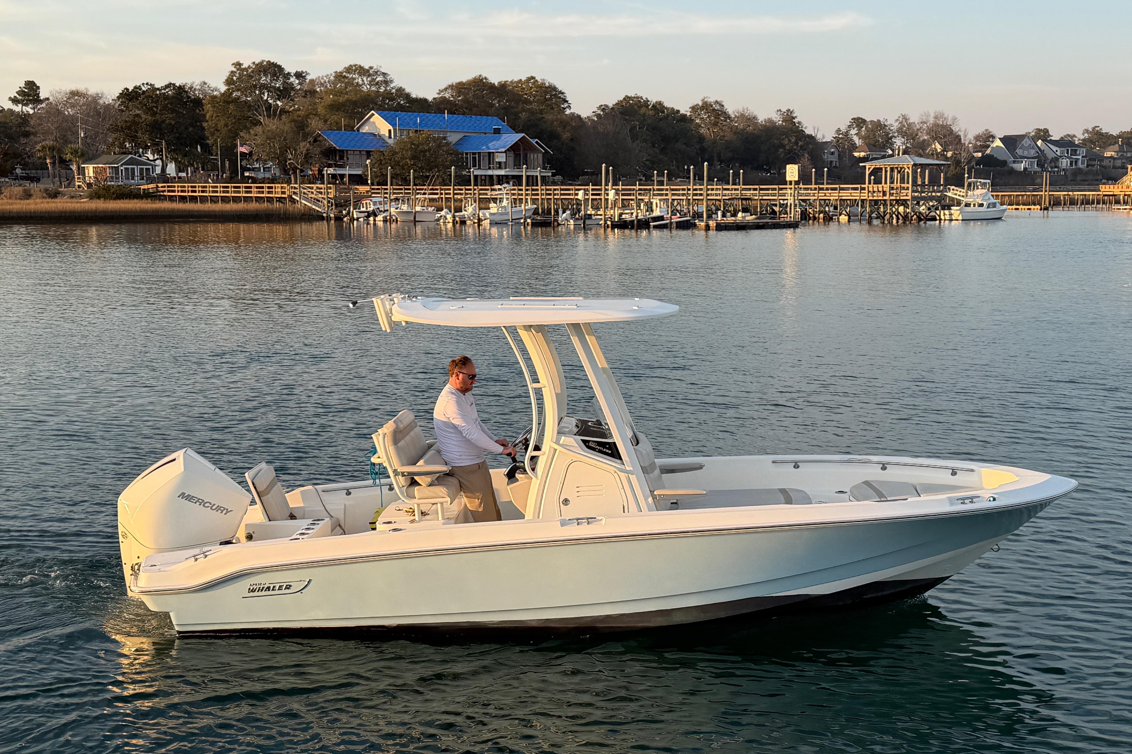 2023 Boston Whaler 220 Dauntless