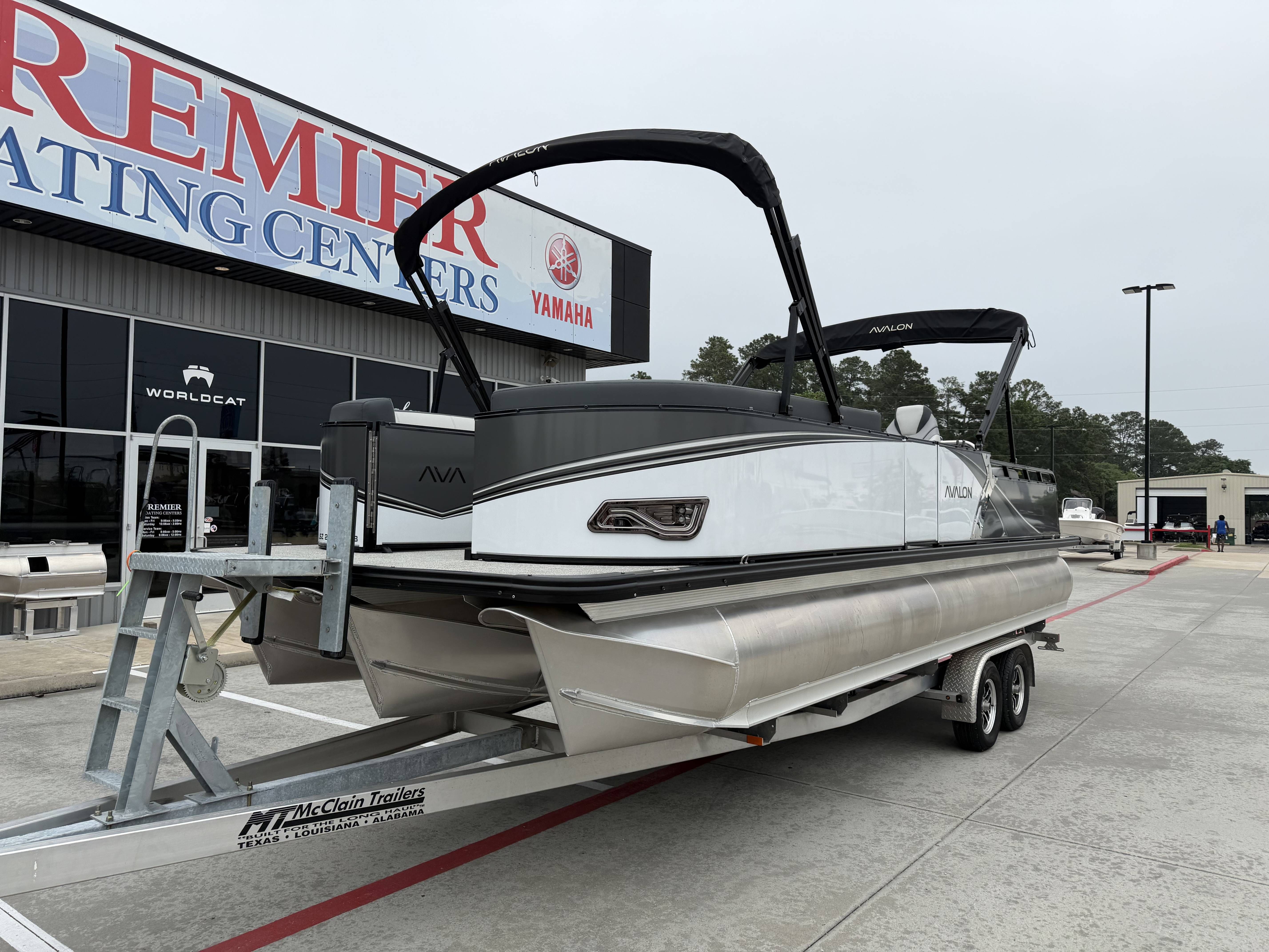 2025 Avalon LSZ Versatile Rear Bench - 25' - 3