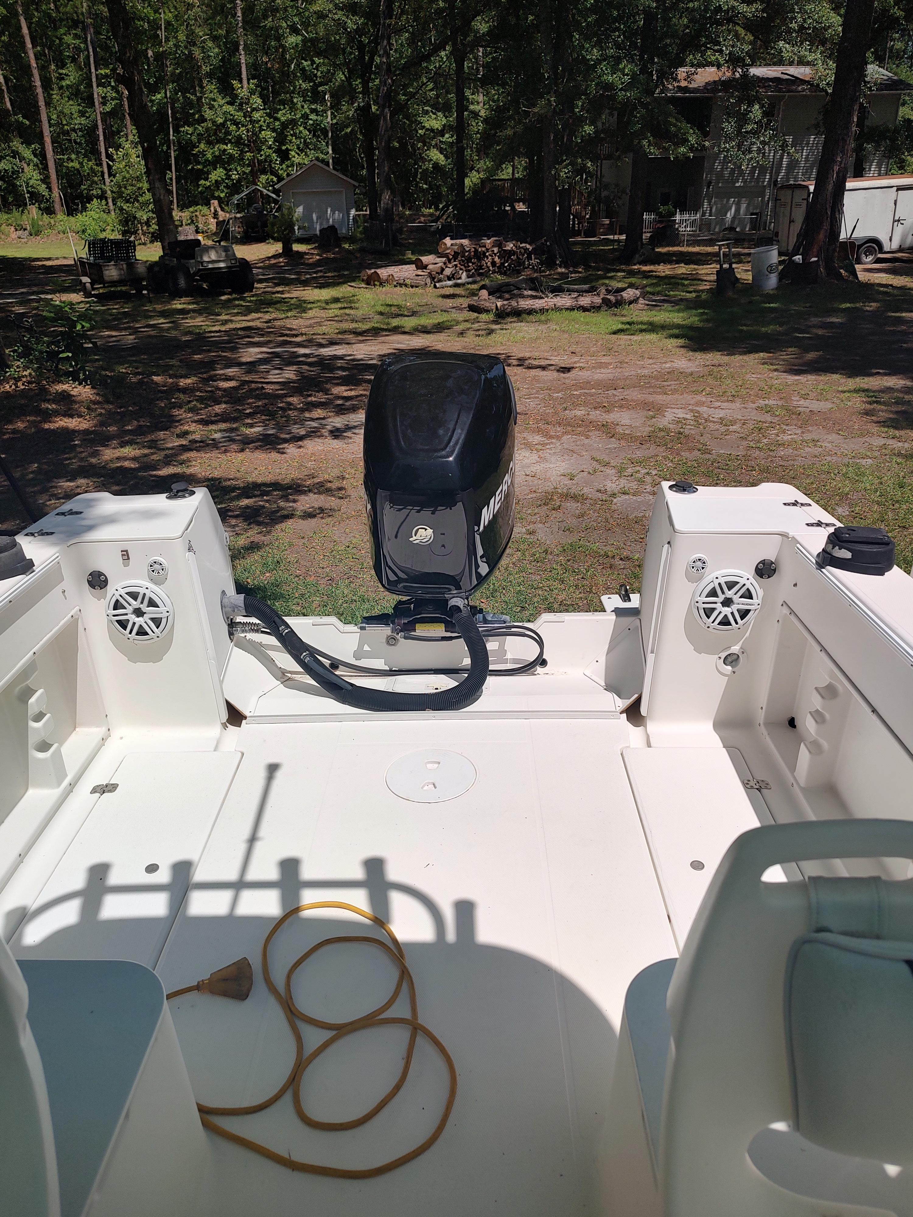 2001 Wellcraft 24 Walkaround - 10