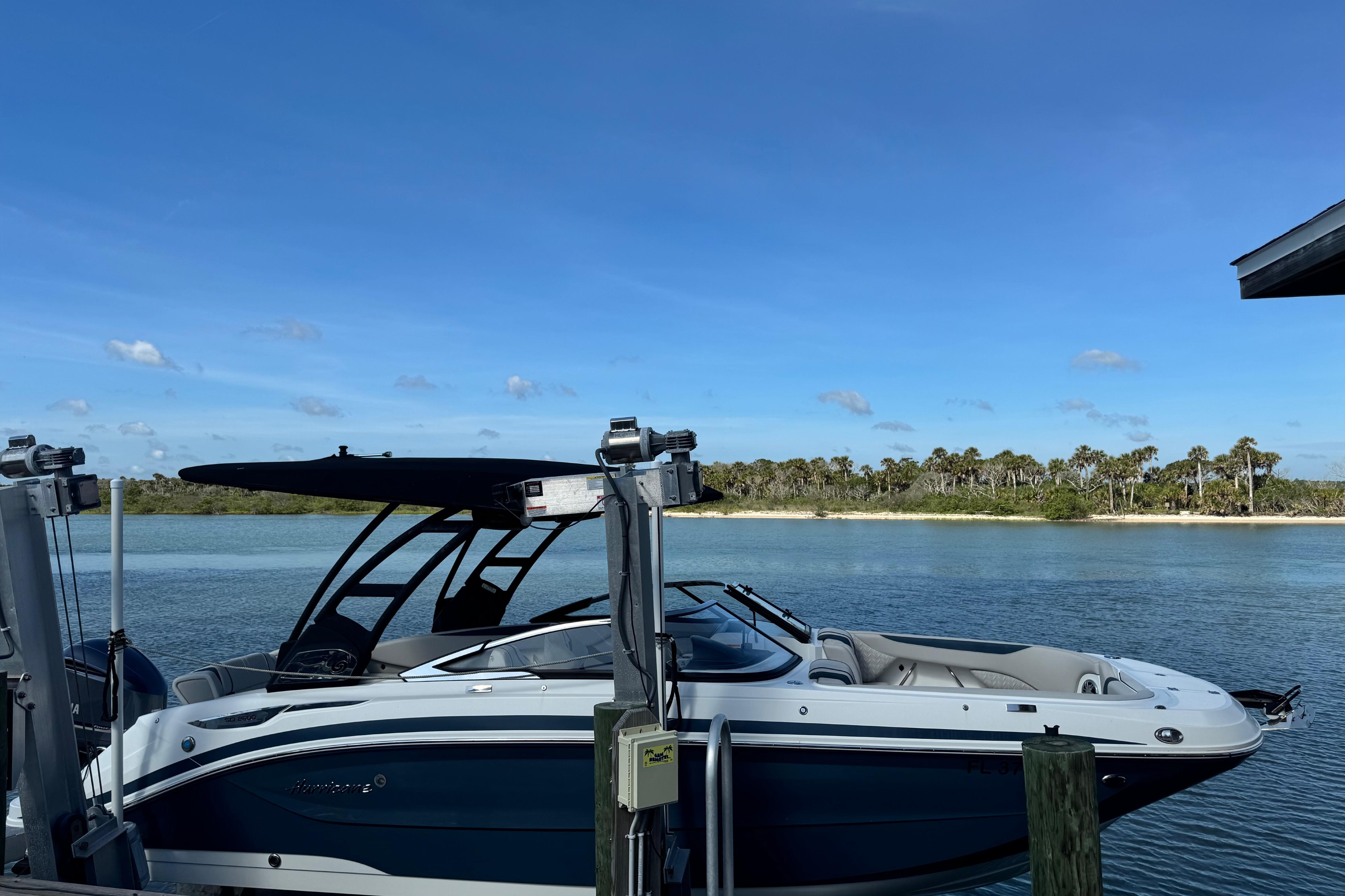 2023 Hurricane SunDeck 2600 OB